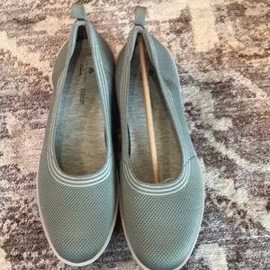 Clark’s Cloudsteppers Size 9.KhakiGreen.